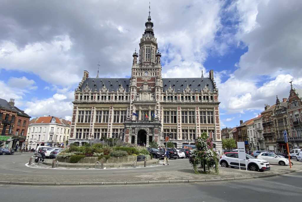 Four-party meeting in Schaerbeek raises hopes of breaking political deadlock