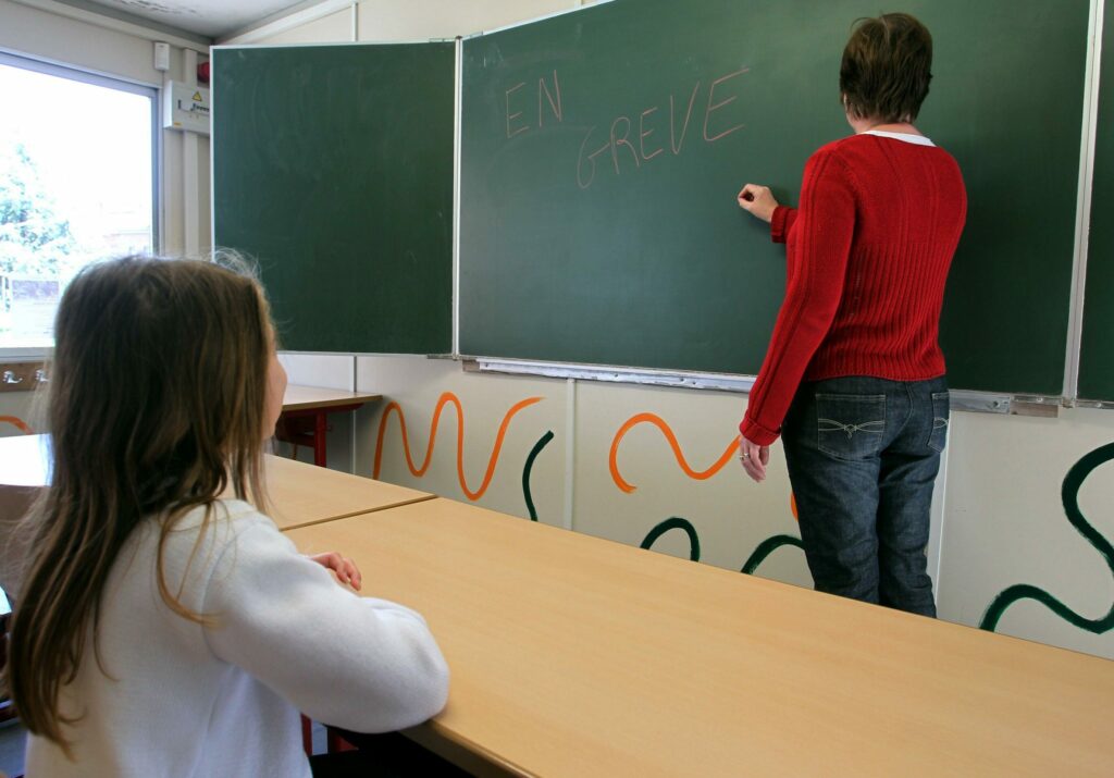 Unions announce two days of strikes in schools at end of January