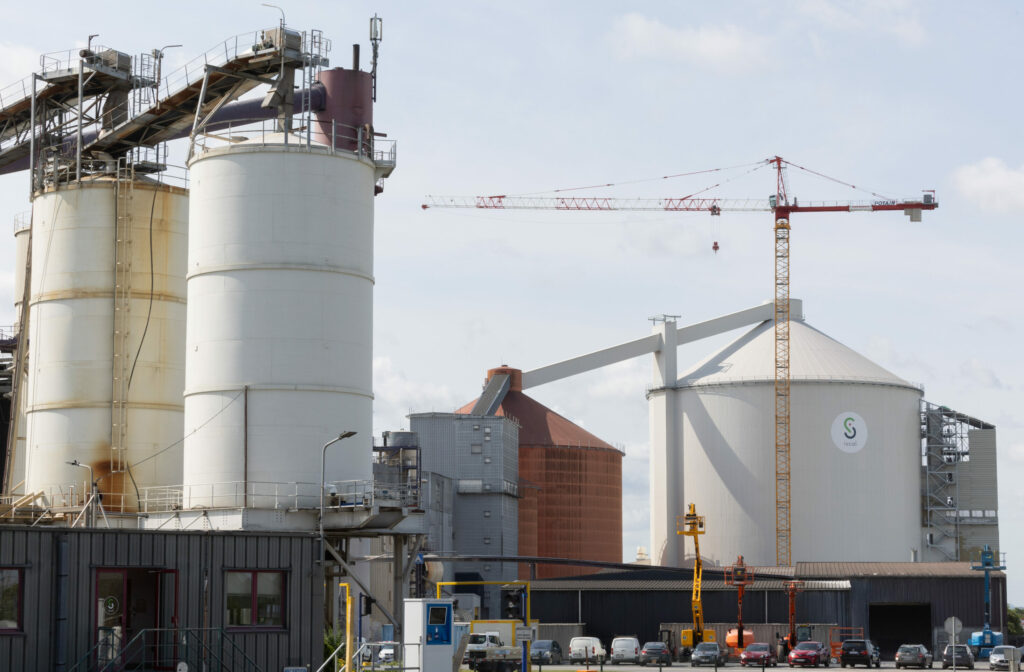 Fire at Iscal Sugar factory in Fontenoy