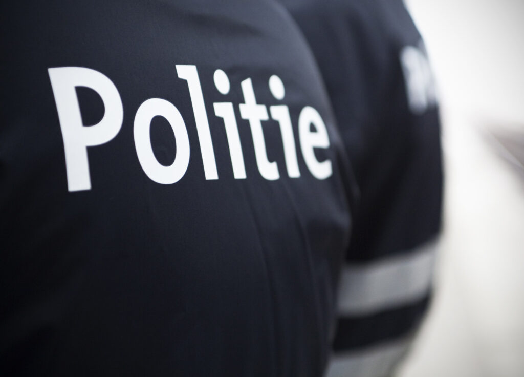 Anderlecht: Eight young people arrested for targeting police with fireworks