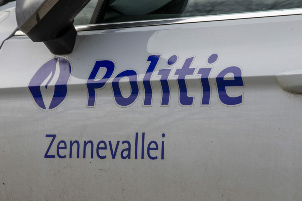 Police discover 200,000 illegal cigarettes in a car in Flemish Brabant