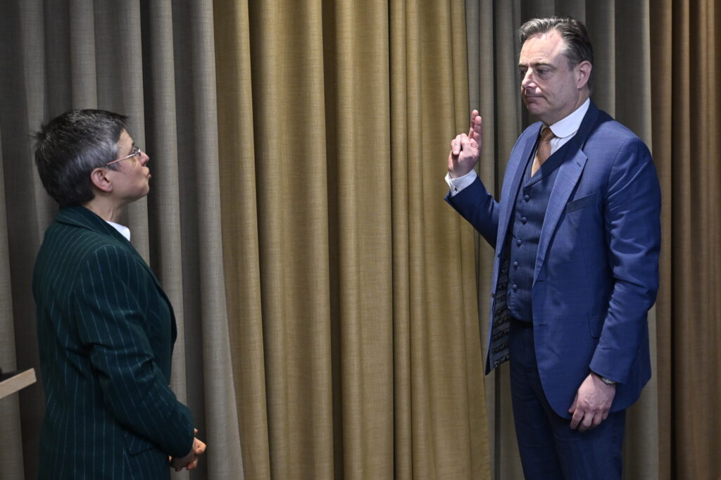De Wever sworn in as Mayor of Antwerp before returning to Brussels