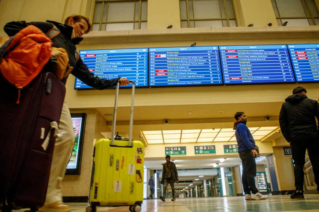 National strike day: Metros, trains, flights cancelled – disruption continues into evening rush hour