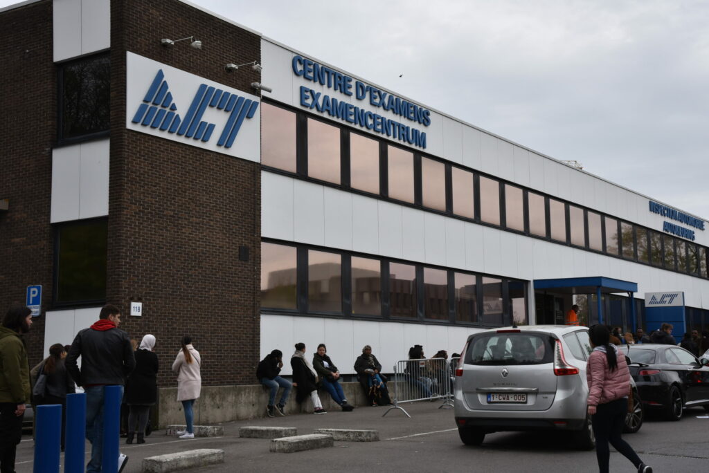 Over 2,000 driving tests not taken due to inadequate supervisors