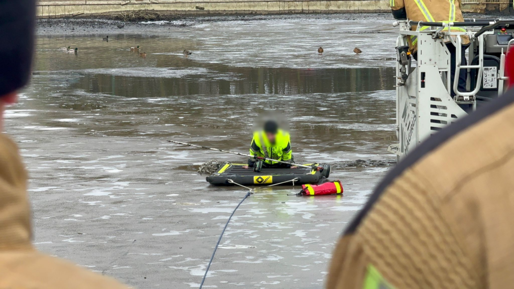 Surveyor saved from Brussels pond in inflatable raft