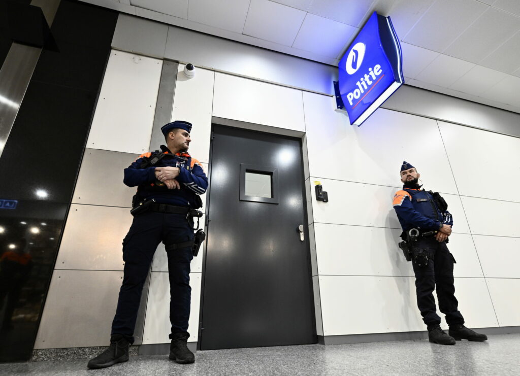 Severely injured man found on street in Brussels