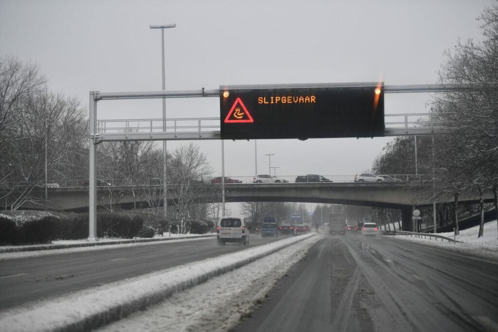 Ice warning across Belgium, up to 5 cm of snow expected on Thursday