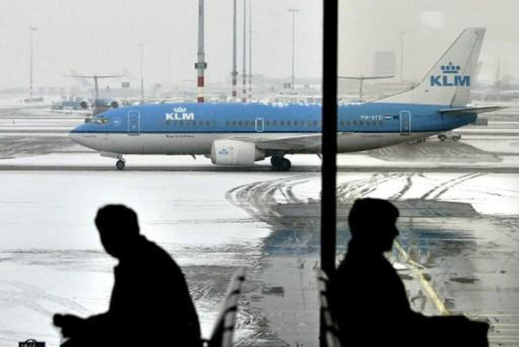 Bad weather causes disruption and flight cancellations at several European airports