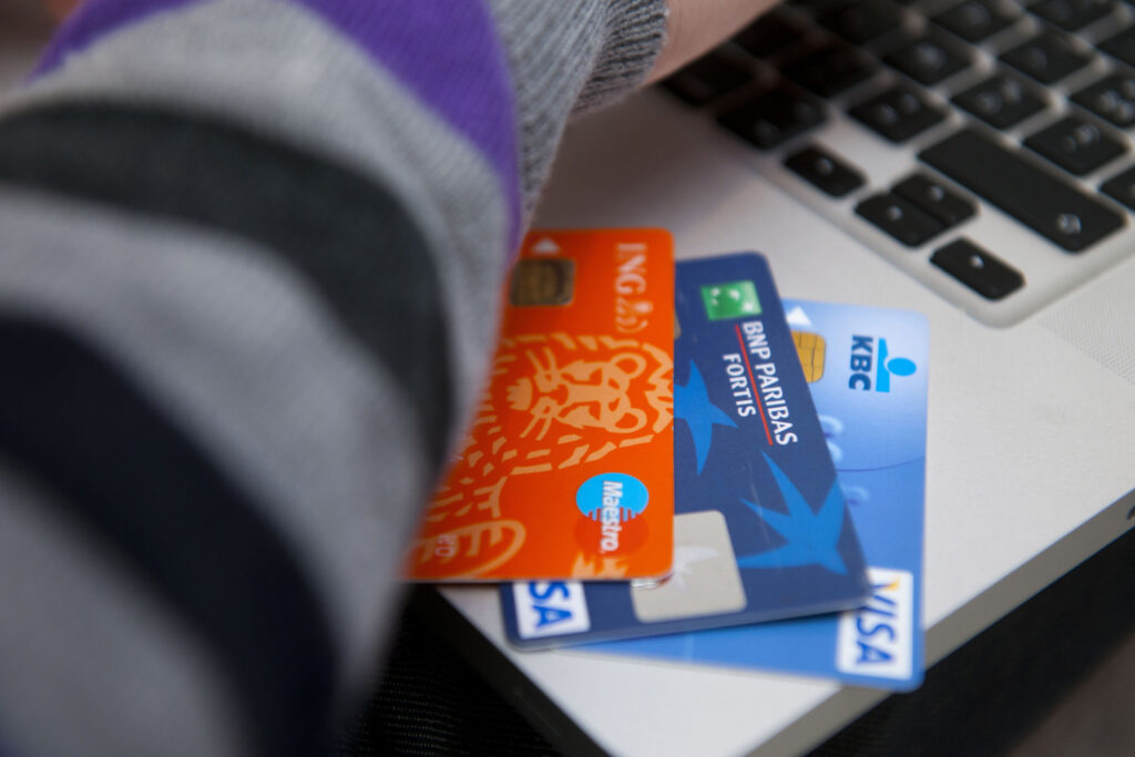 Banking watchdog again warns of fraudulent online loans