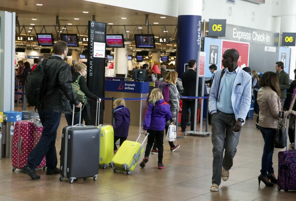 Passport control: Police unions will not file airport strike notice