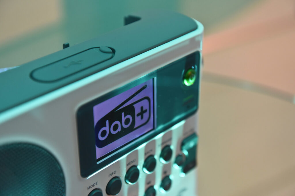 Six DAB radio stations in Flanders risk going off the air