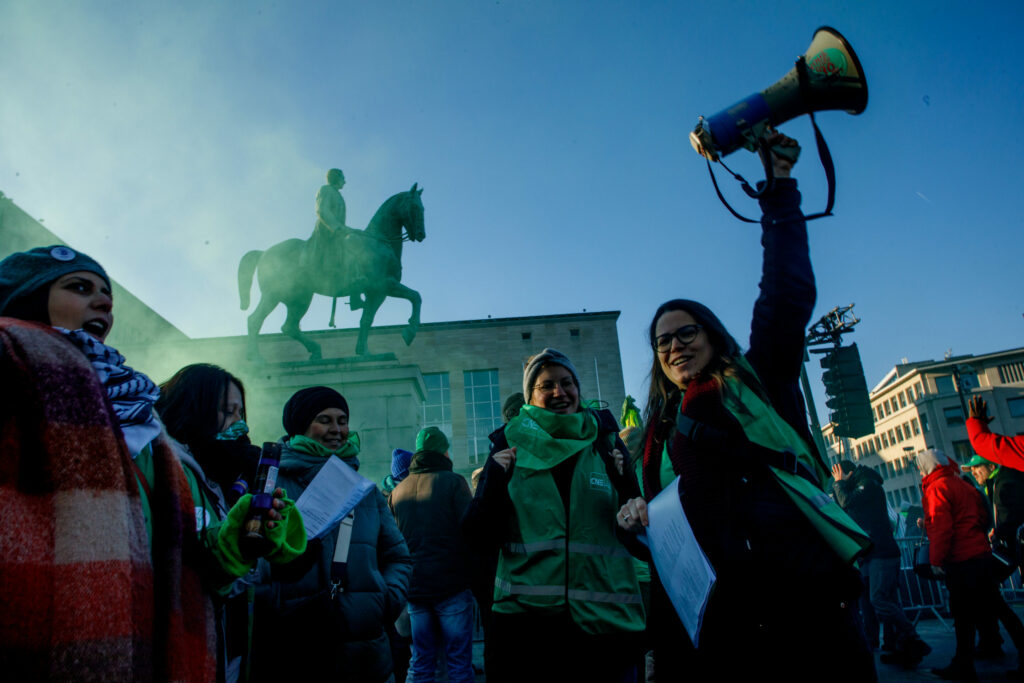 Belgian unions to fight limitation of unemployment benefits in court