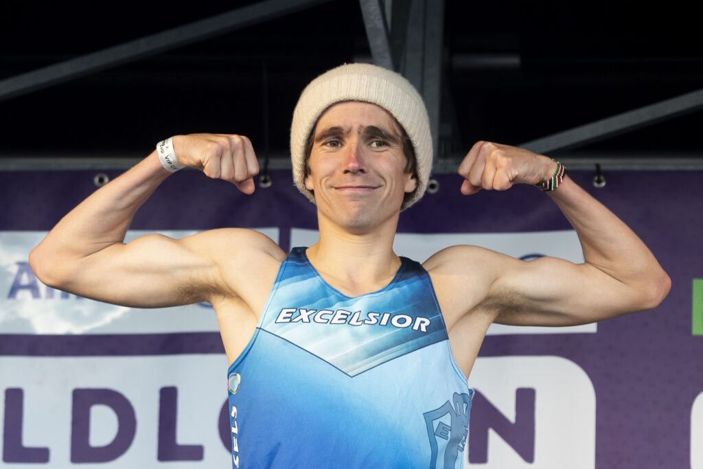 Runner John Heymans improves on the Belgian indoor 3,000 m record and qualifies for the Euros