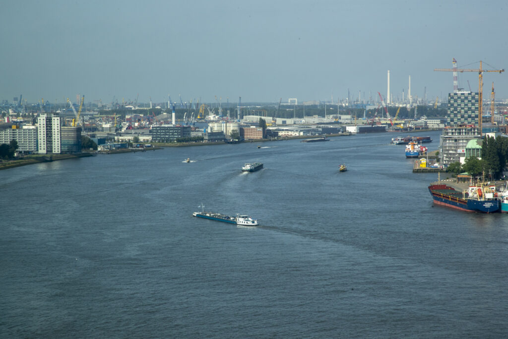 Port of Rotterdam expresses concern over electricity grid and stalled permits