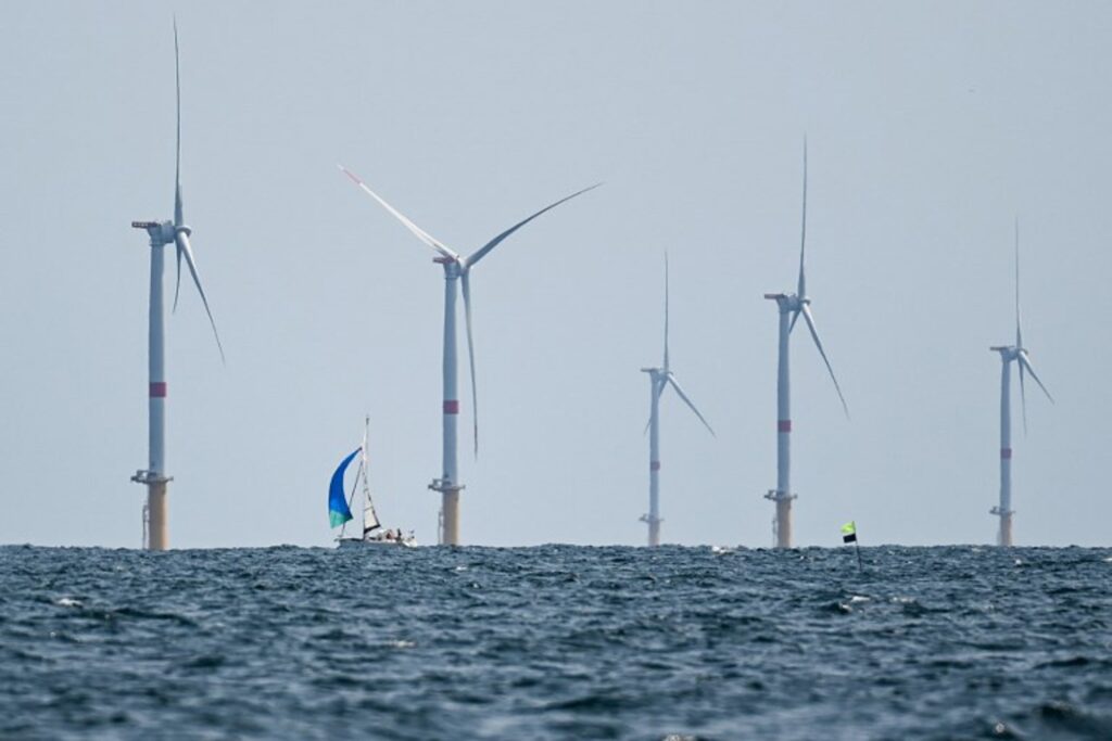 Flanders files opposition to wind farm in Dunkirk