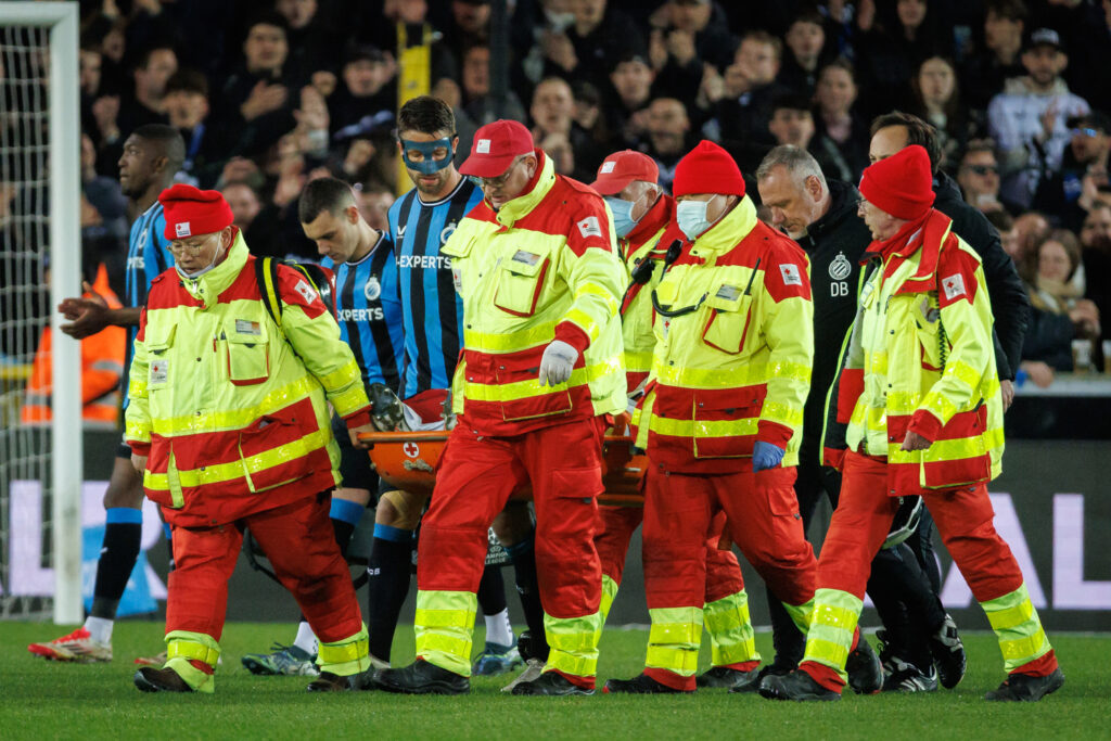 Simon Mignolet suffers concussion