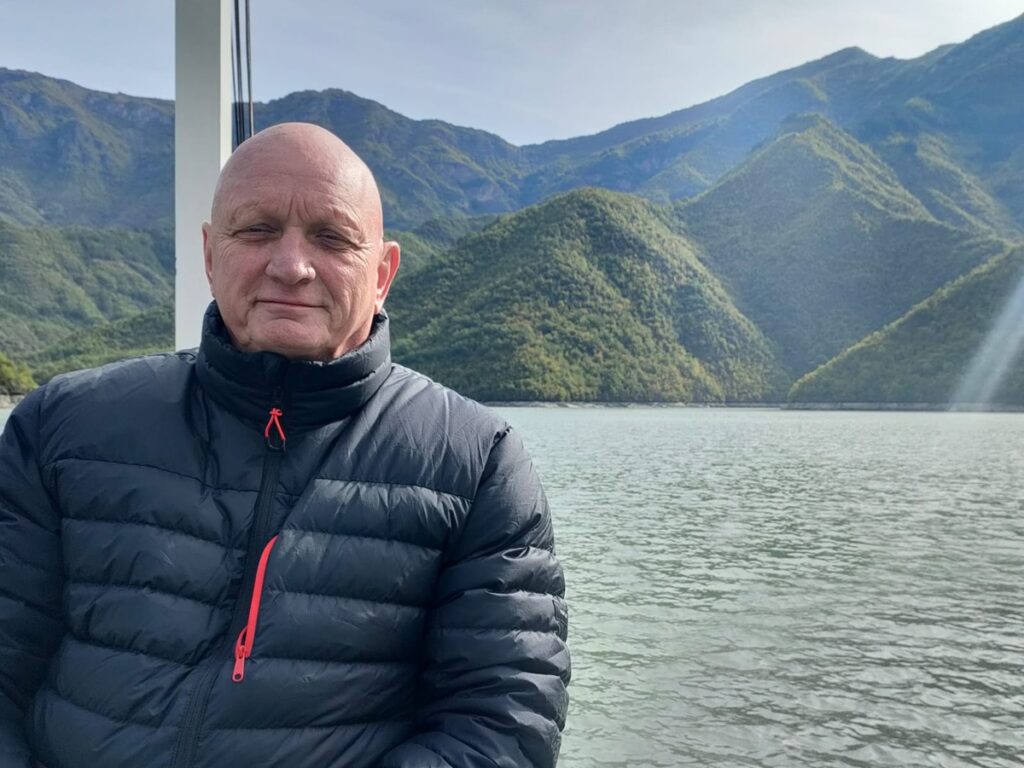 Leo (71) walks 2,700 kilometres across Belgium in fight against poverty