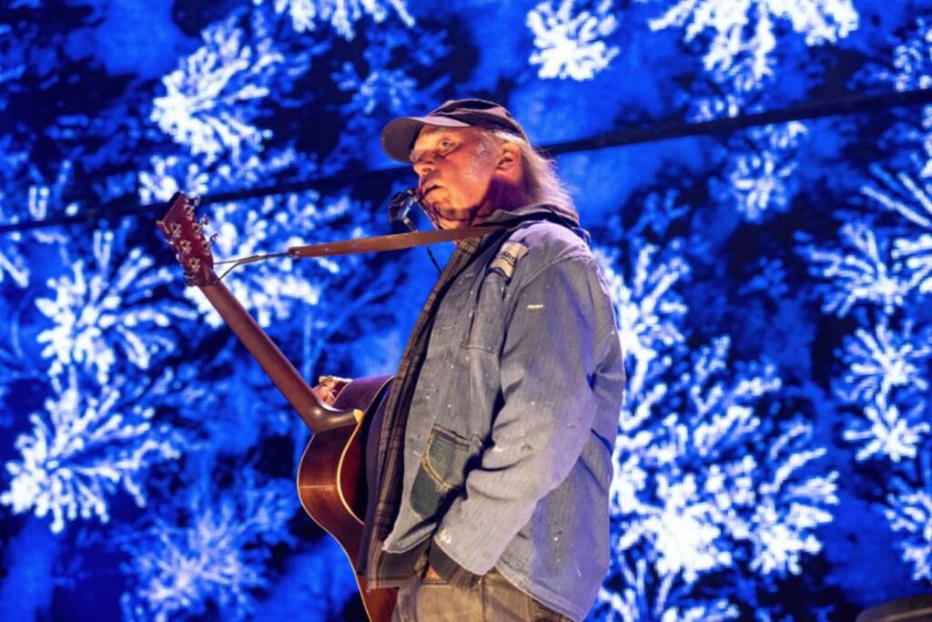 Neil Young kicks off European tour with free concert in Ukraine