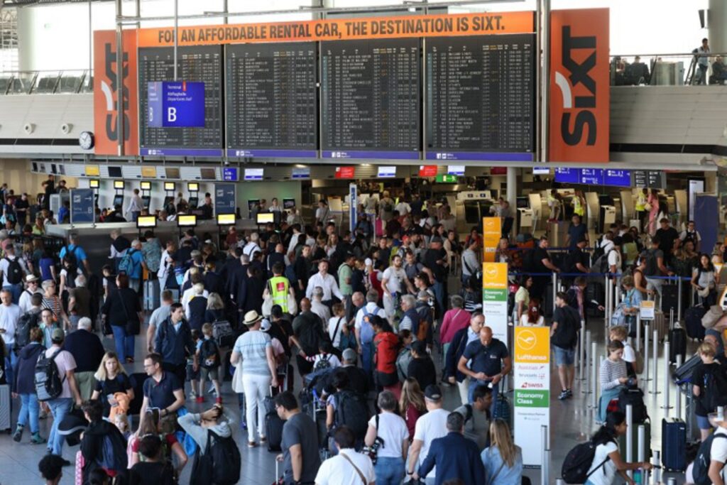 Major strike at German airports on Monday
