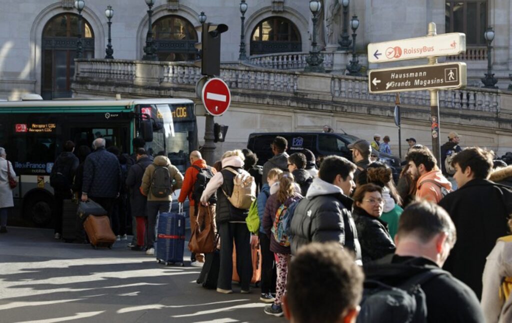 Eurostar cancels all Paris trains on Friday after discovery of WW2 bomb