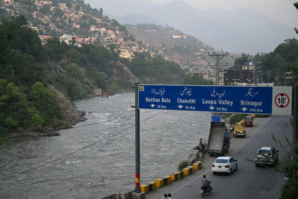 India closes its airspace to Pakistani planes