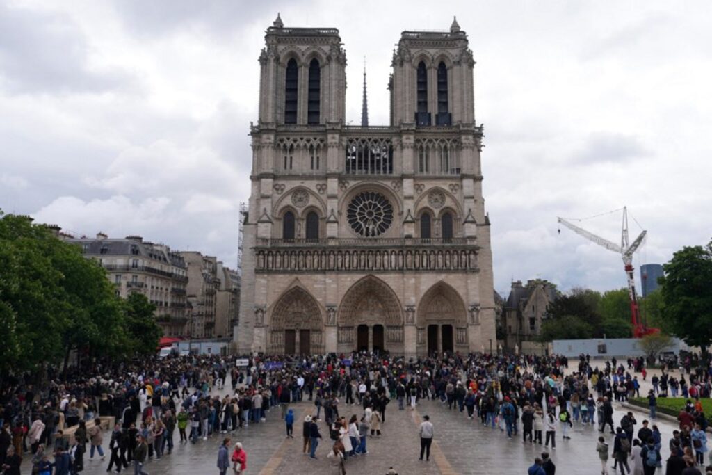 Death of Pope Francis: Notre-Dame bells ring 88 times, Spain declares three days of mourning