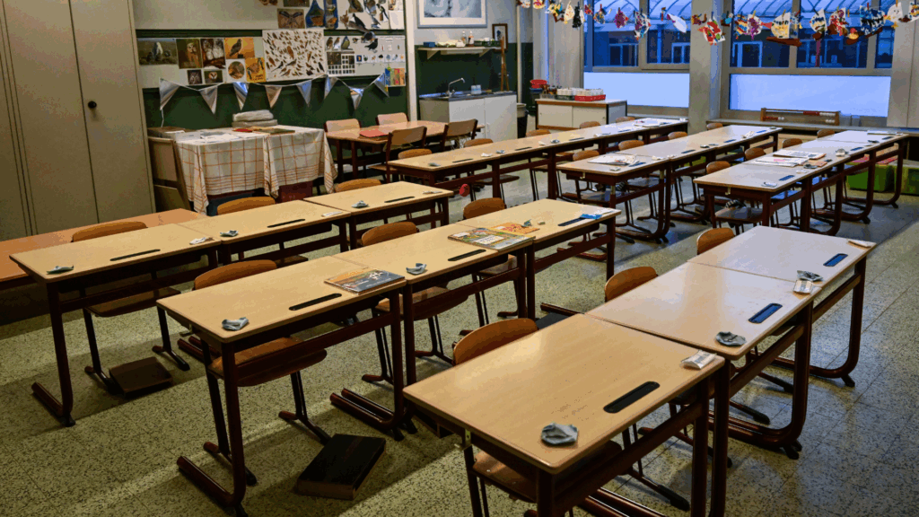 Dutch-speaking schools to be inspected without warning