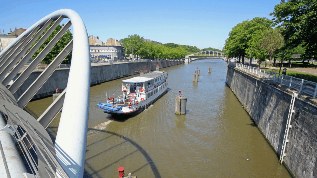 Smooth sailing? Waterbus returns to Brussels amid funding uncertainty