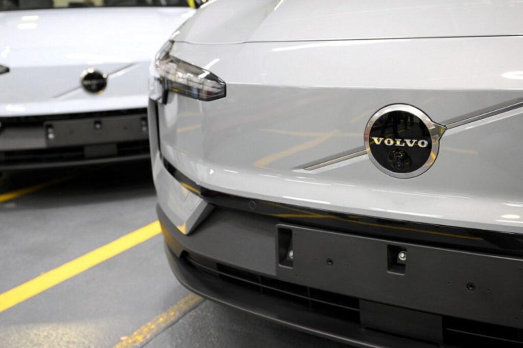 Volvo Cars launches €1.6 billion cost-cutting plan after fall in profits