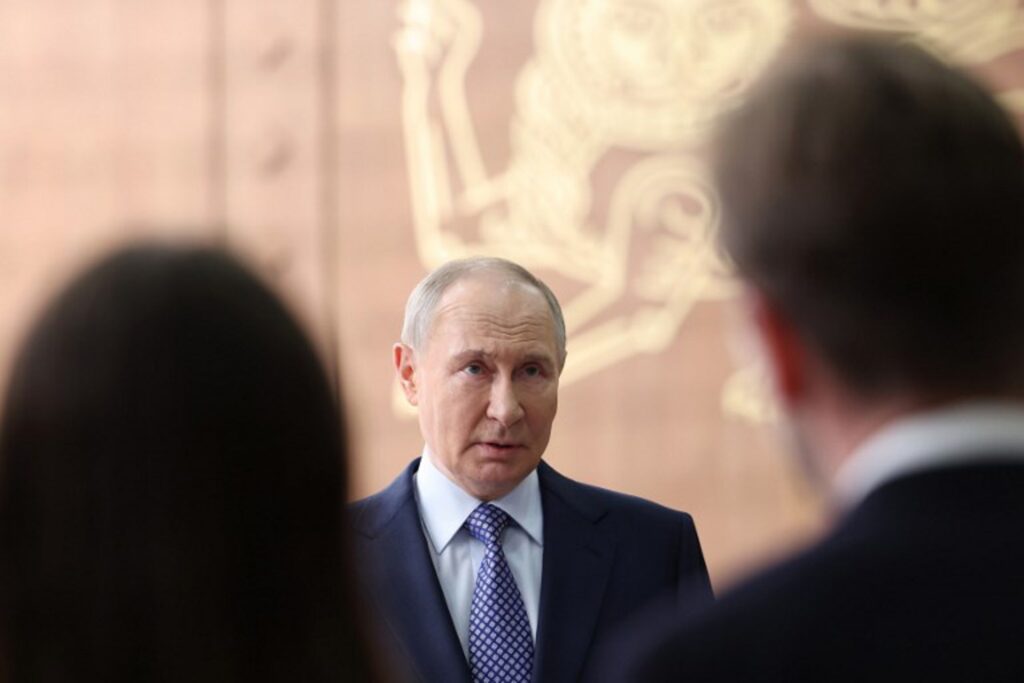 Putin signs new laws to silence dissident voices in Russia