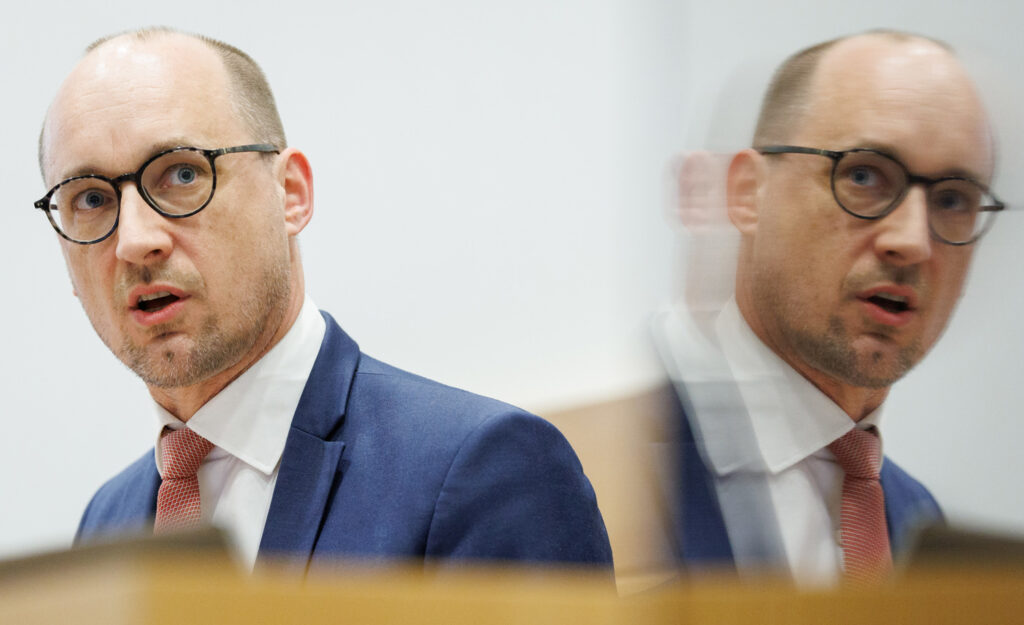 Government will proceed cautiously with returns, says Van Peteghem