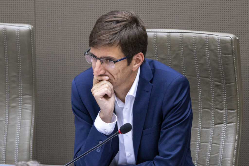 Flanders: Public housing tenants fined for poor knowledge of Dutch