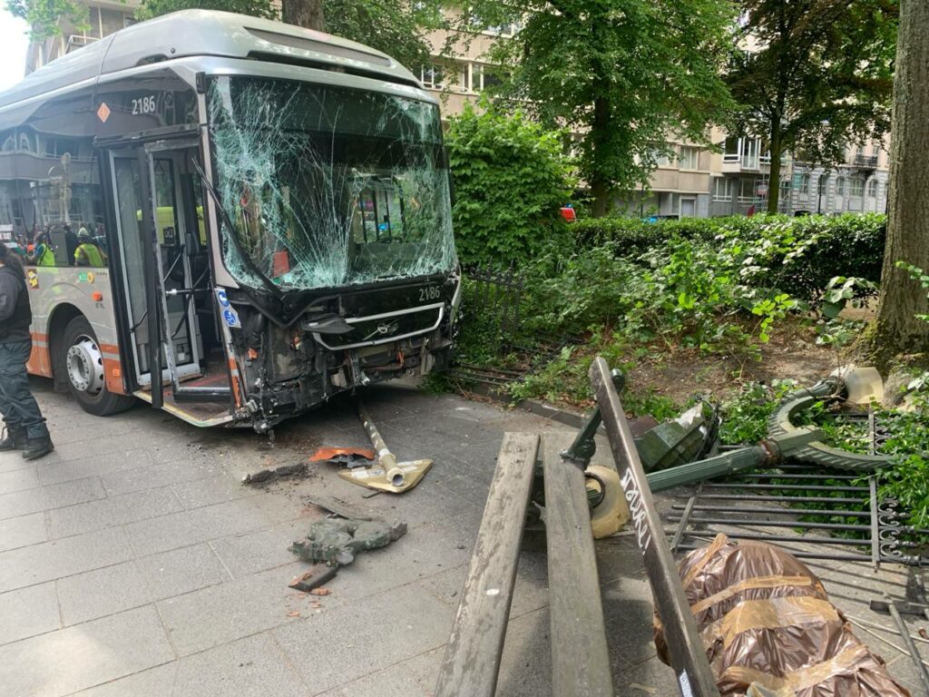 Bus collides with car in Brussels' EU Quarter - eight injured