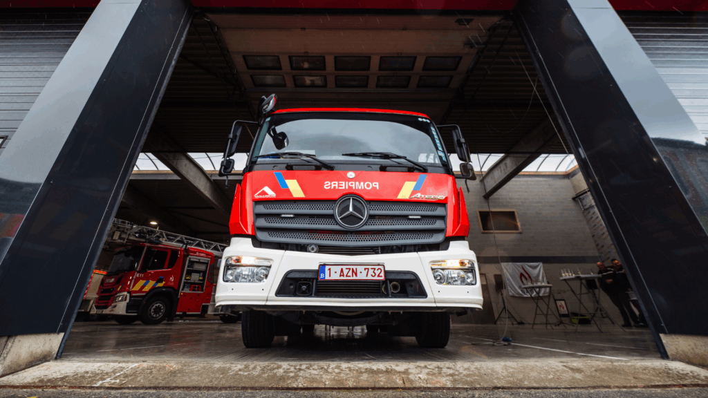 Police cars set on fire in front of Ixelles police station
