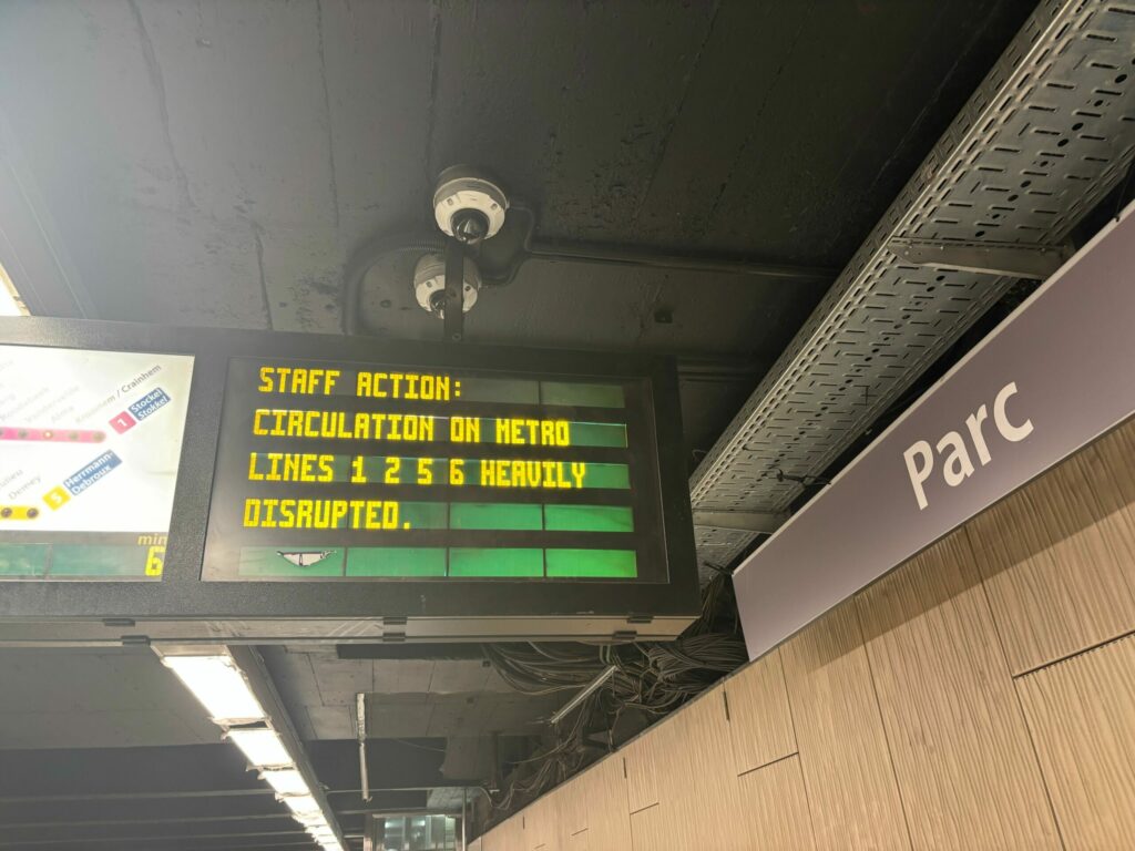 All Brussels metro lines disrupted by spontaneous staff action - traffic resumes