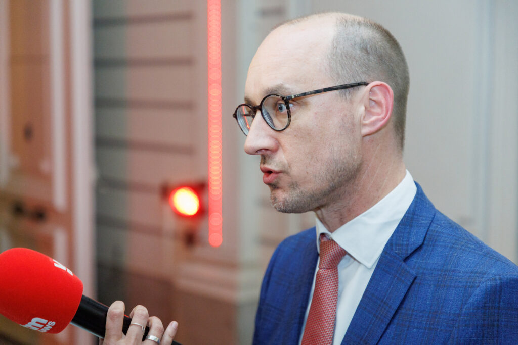 Budget minister defends reforms amid audit warning on overestimated gains