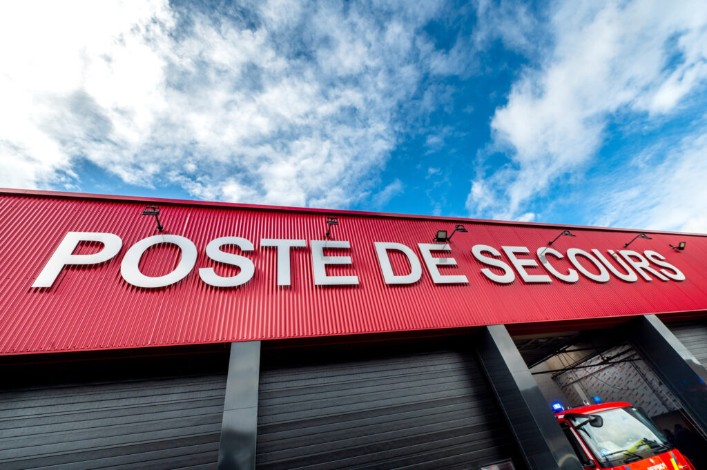 Man steals a fire engine and crushes several cars in Namur