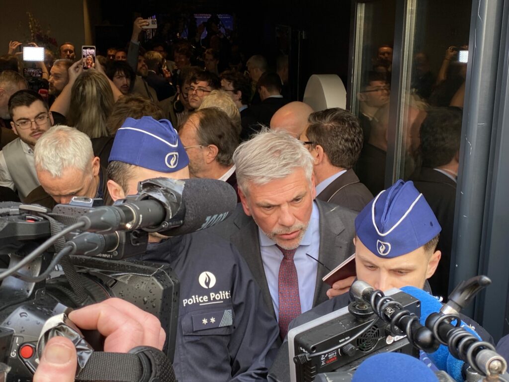 Senior Vlaams Belang MP under fire for posting SS motto