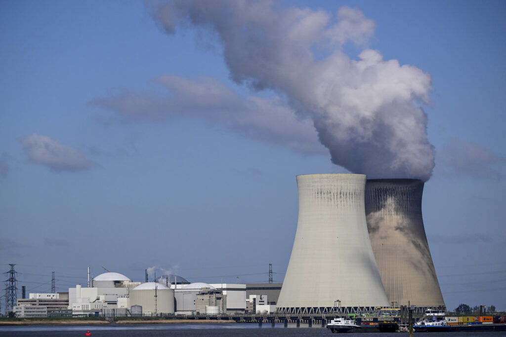 House approves end to nuclear phase-out legislation