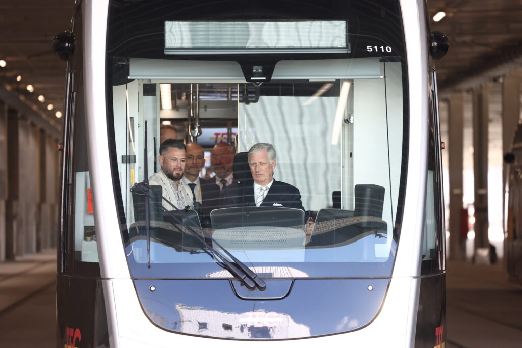 King Philippe drives the Liège tram (photos)
