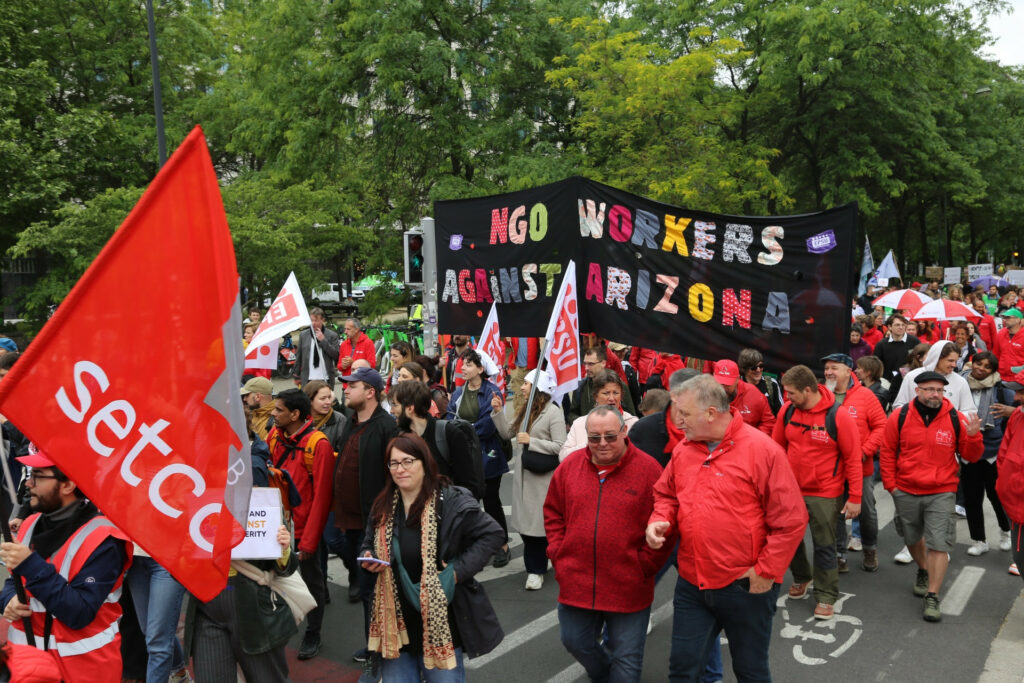 Almost 30,000 non-profit workers protest in Brussels - traffic disrupted