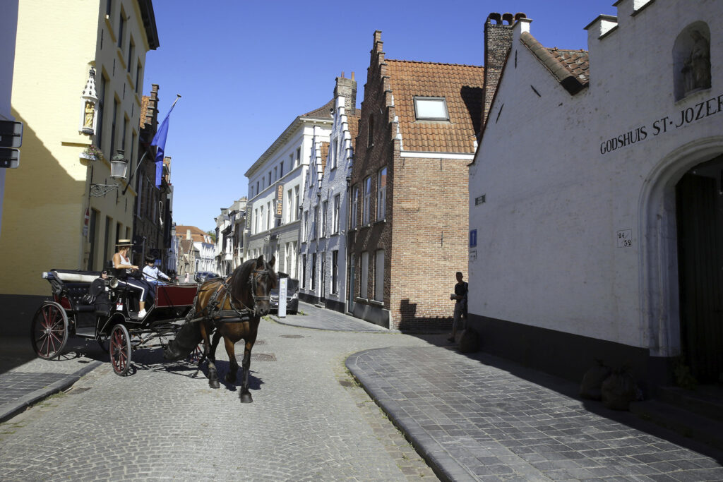 Tourists increasingly steal cobblestones when visiting Bruges