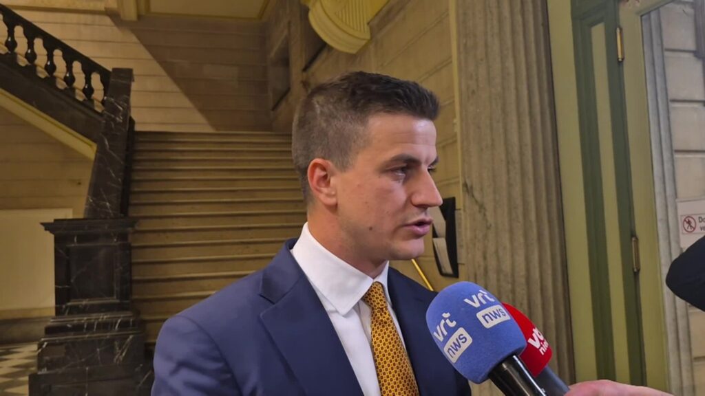 Former VB parliamentarian Dries Van Langenhove wants the cases against him merged