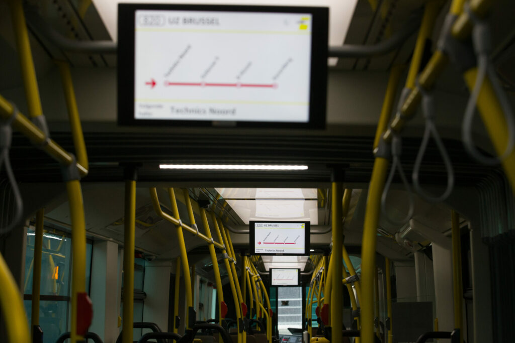 Calls for public transport operators to respect bilingualism in Brussels