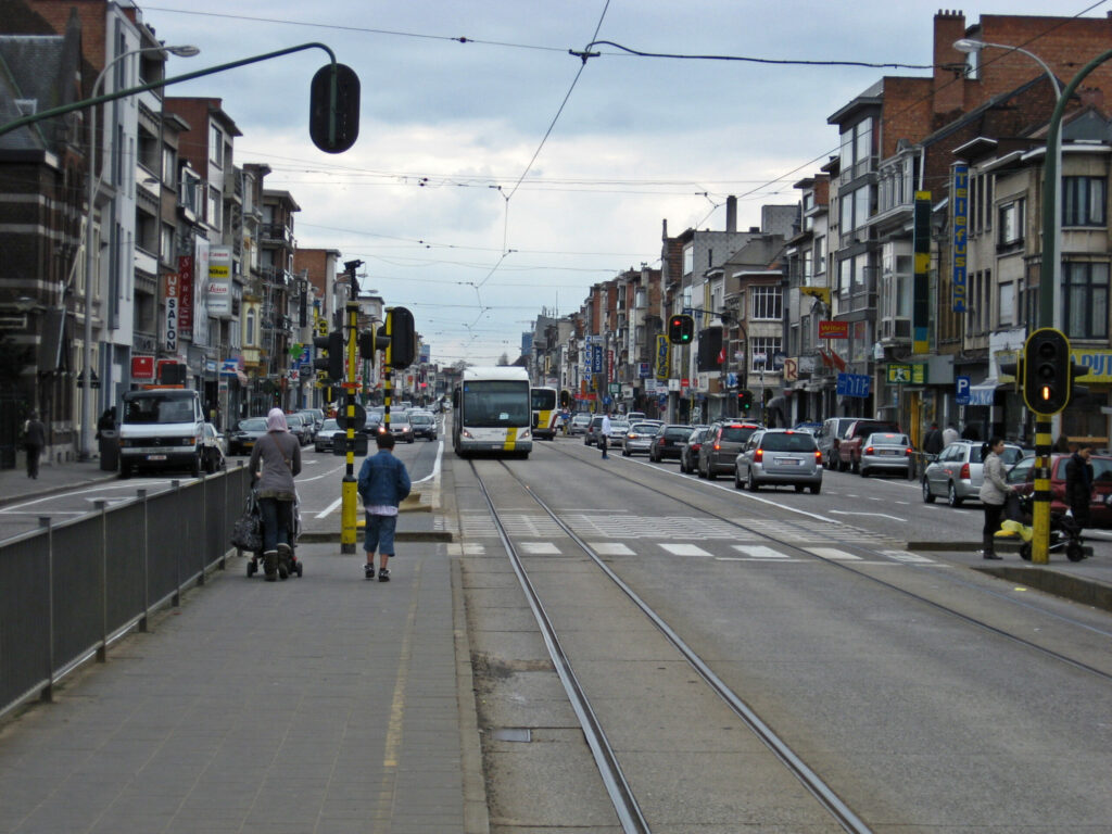 Man stabbed after attacking young woman for wearing headscarf