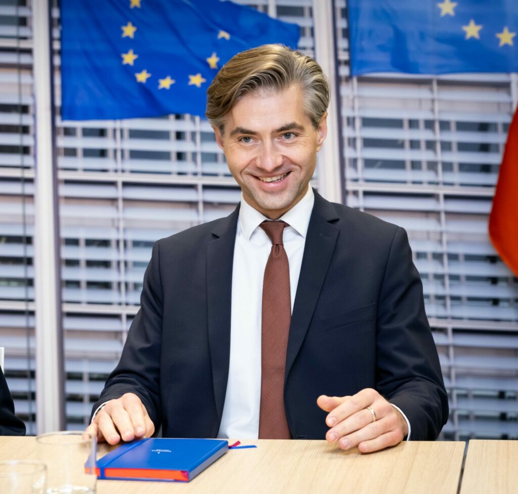 Estonia and Lithuania withdraw from landmine treaty