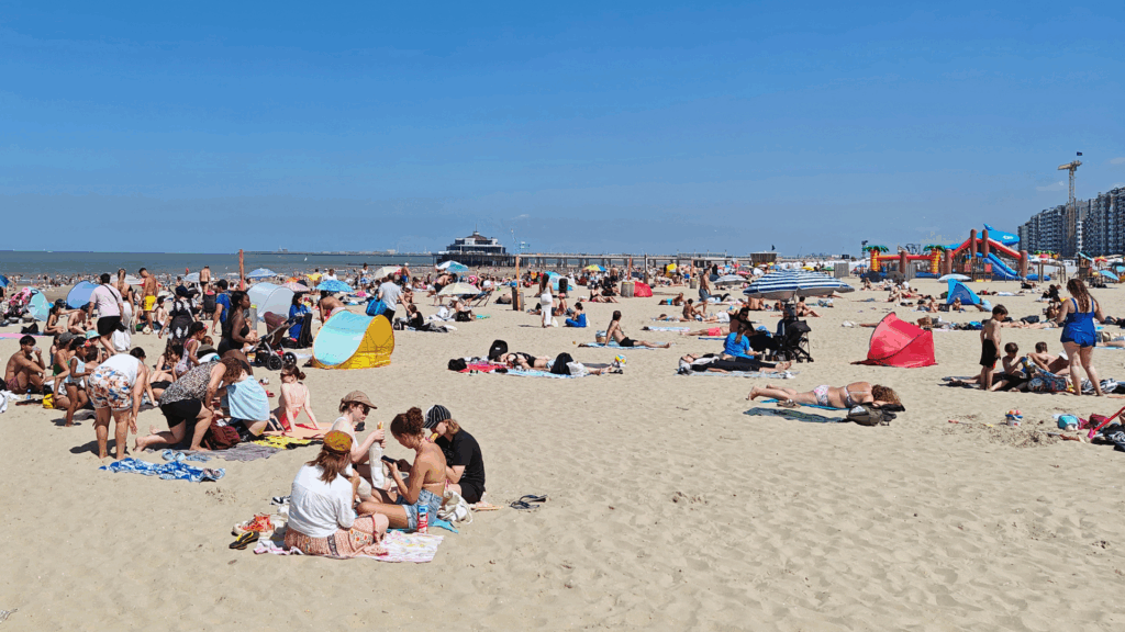 Fewer day tourists, more foreign ones at Belgian coast this summer