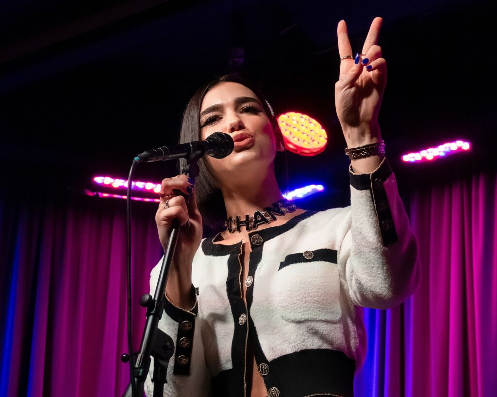 After two French covers - Will Dua Lipa sing in Dutch during third Antwerp show?