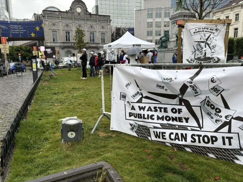 Associations call for a moratorium on wind and solar farms in the EU