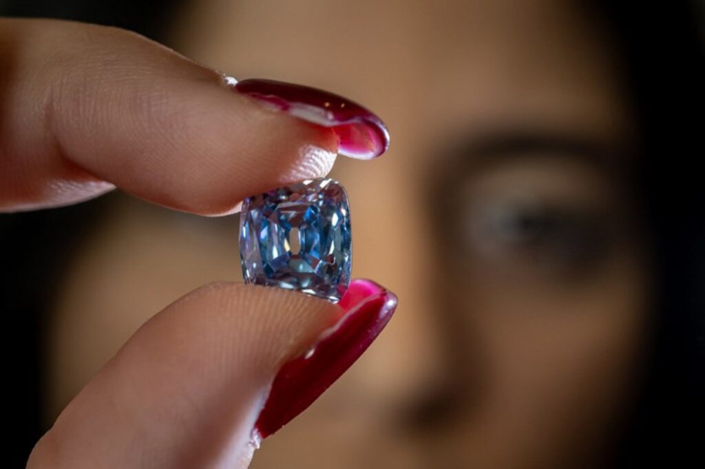 World first: HRD Antwerp to stop certifying synthetic diamonds